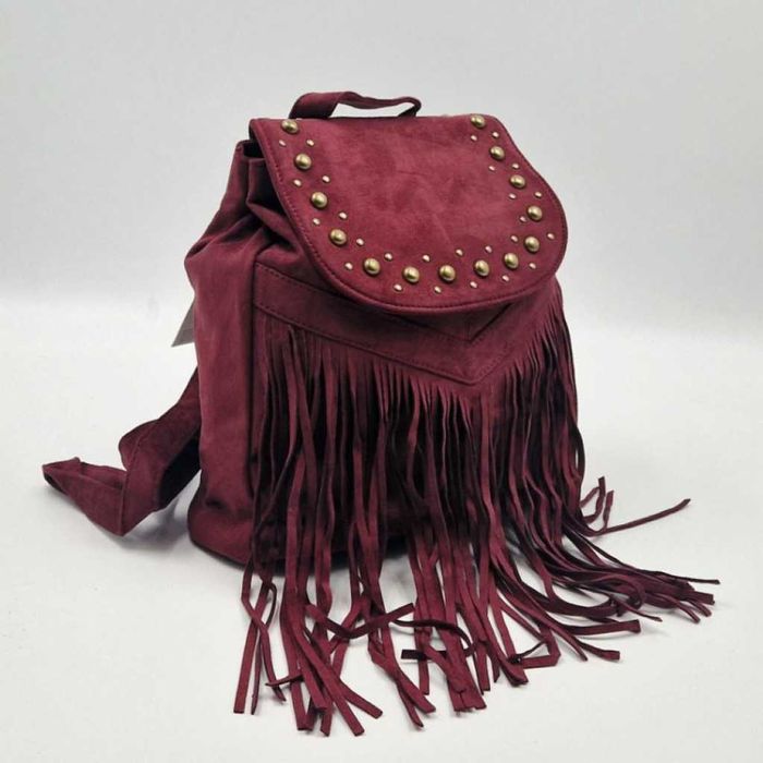Велурена дамска раница с ресни и метални нитове