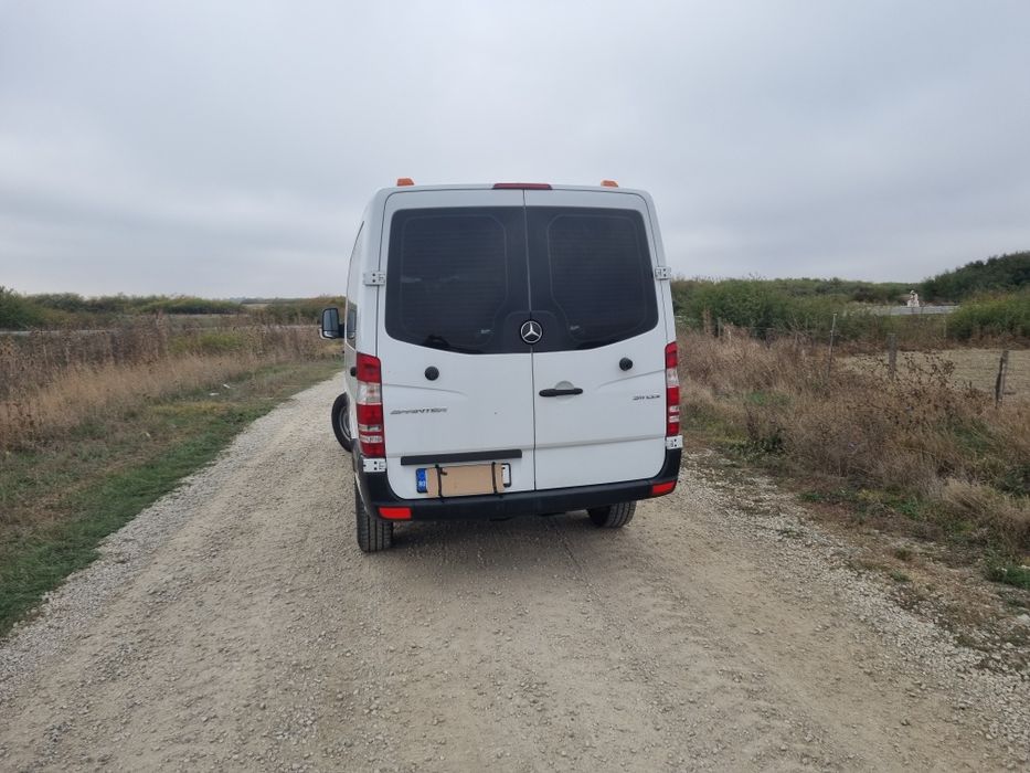 Vând Mercedes sprinter 311.8+1 pers.