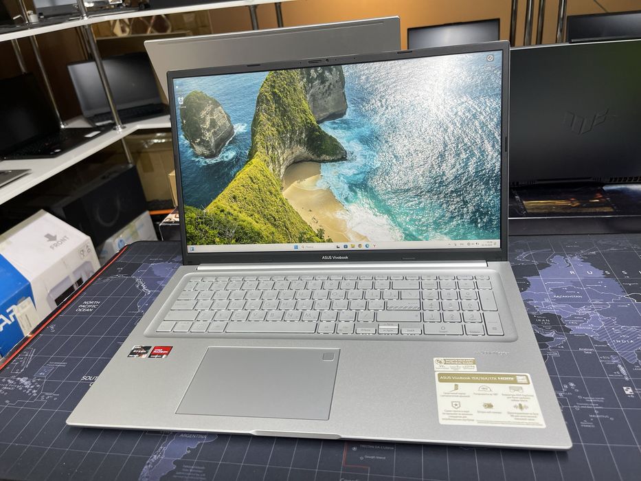 Asus Vivobook X17 - Ryzen 5-7530U/8Gb/512Gb