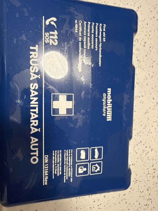 Vand trusa sanitara auto