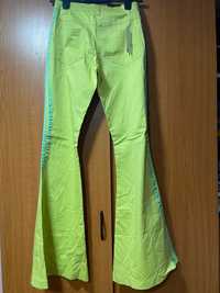 Pantaloni evazati verde aprins