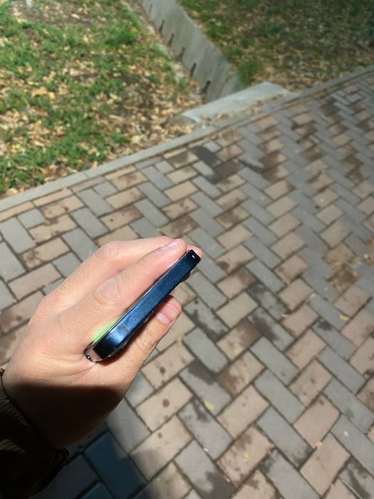 Продам айфон 13