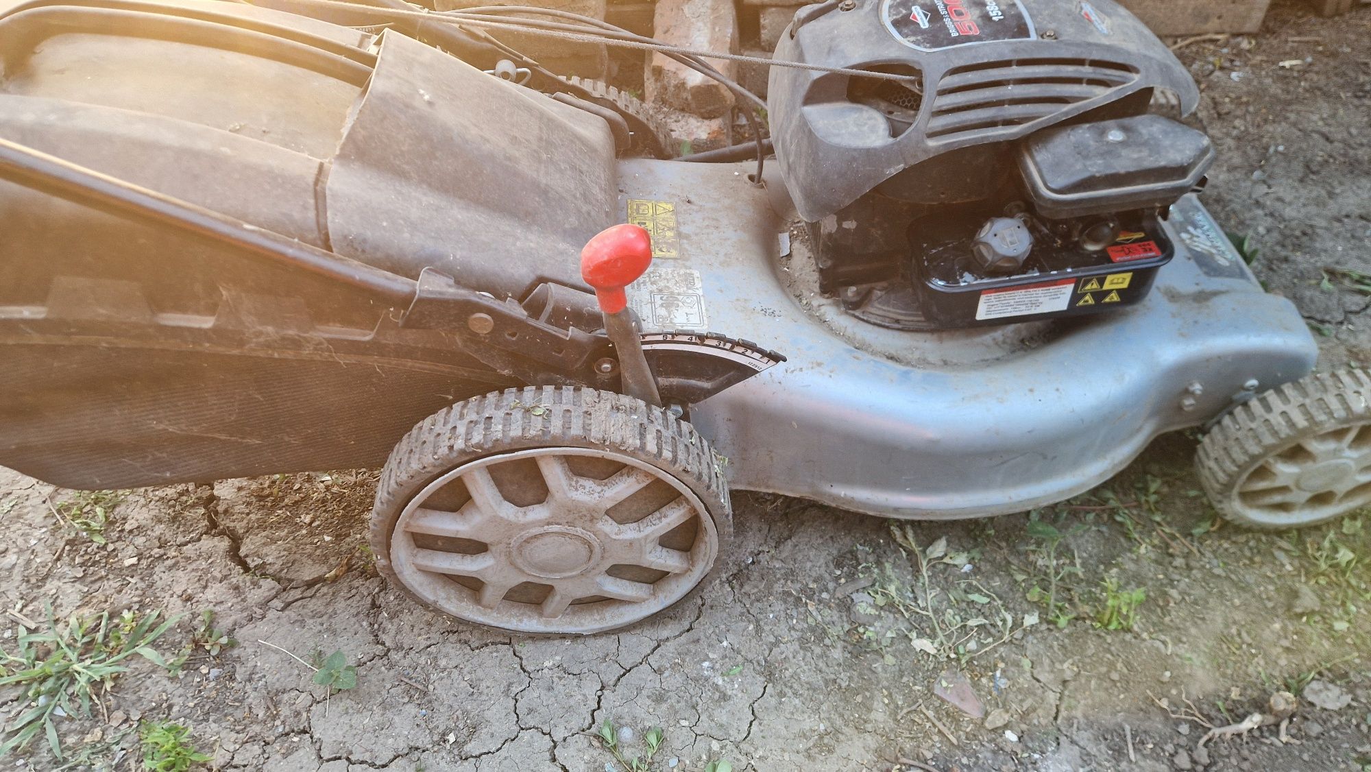 Masina tuns iarba briggs & stratton