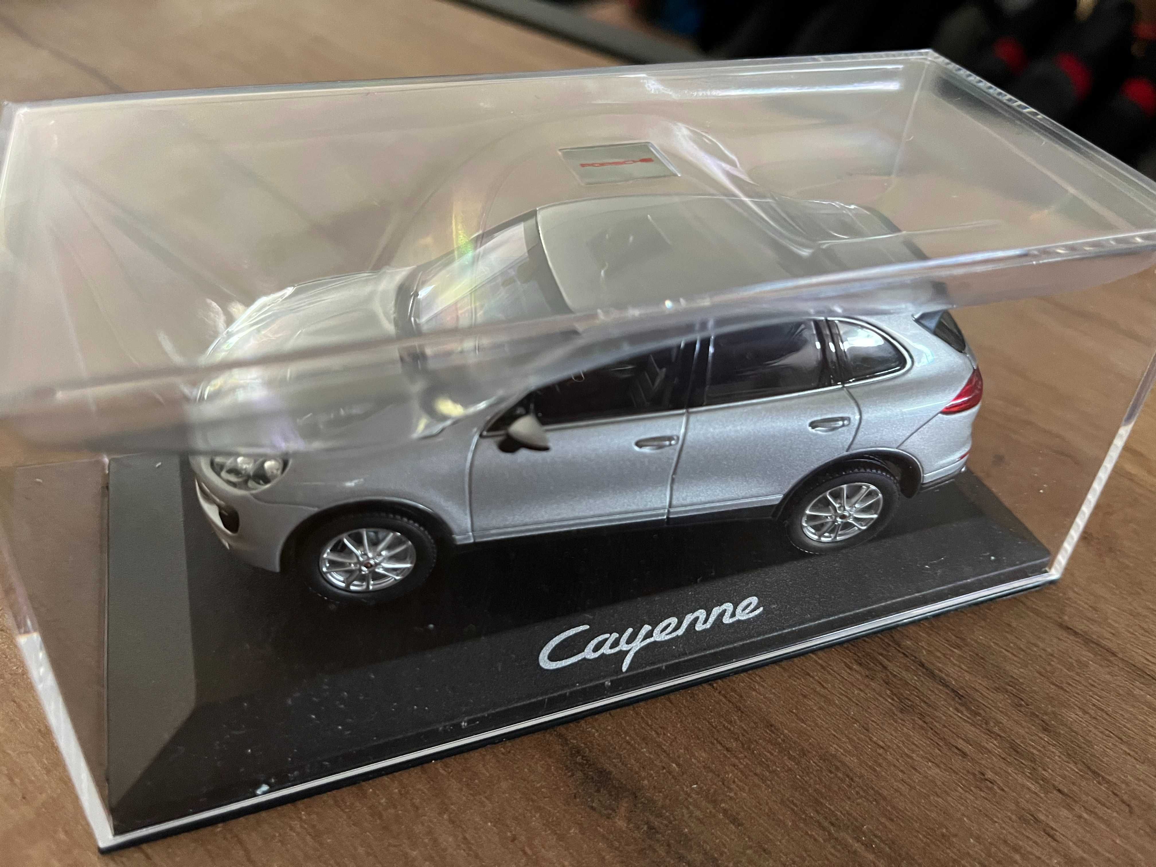 Метална колекционерска количкa MINICHAMPS  PORSCHE CAYENNE  мащаб 1:43