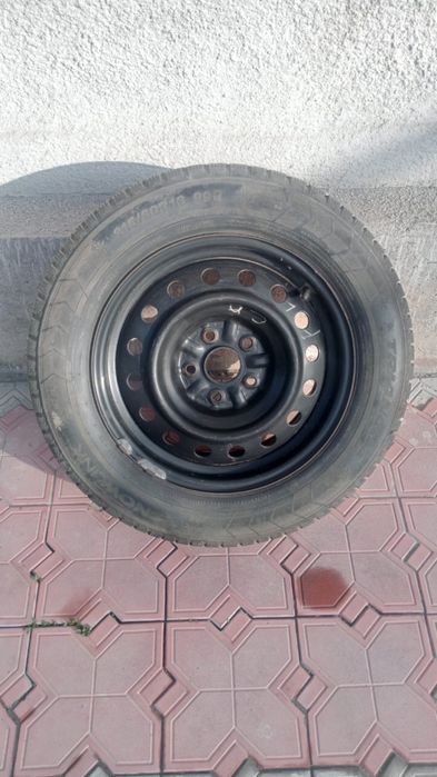 Продам зимние шины с дисками 215/60/16