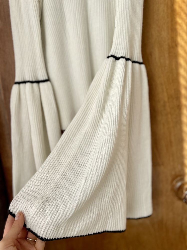 Рипсена блуза с ефектни ръкави