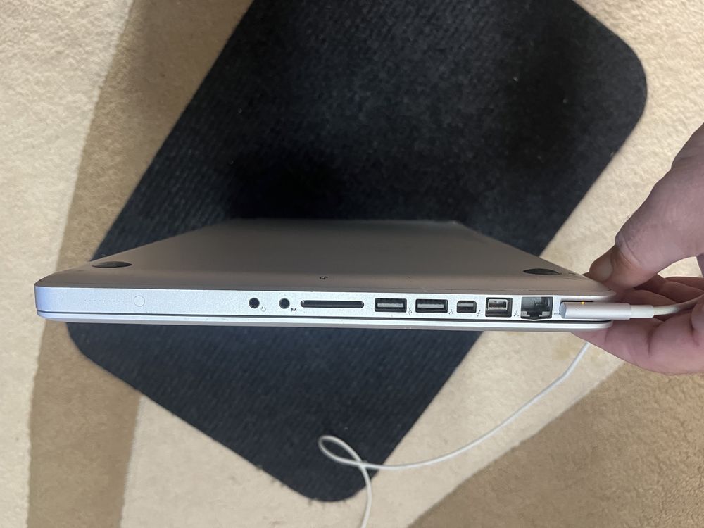 Laptop Apple Mackbook Pro 15”