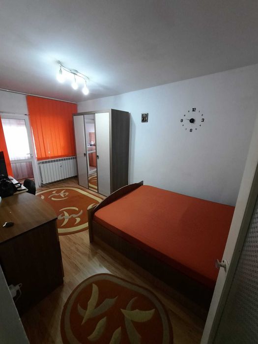 Garsoniera zona Piata Meva