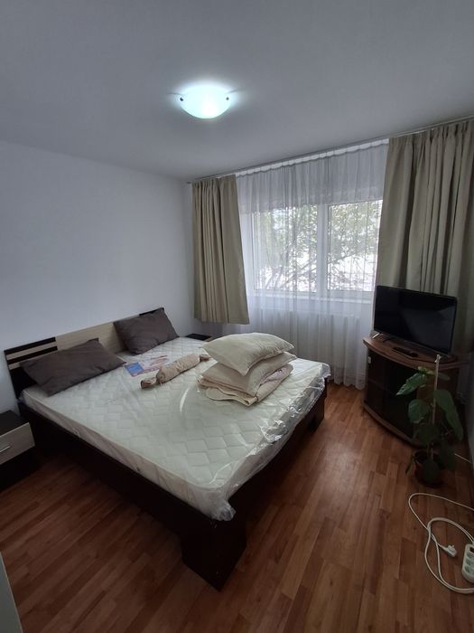 Închiriez apartament 2 camere decomandat Micro 17