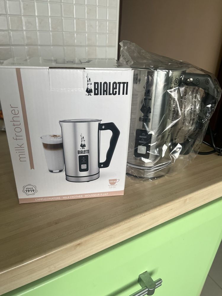 Електрическа кана за разбиване на мляко Bialetti 240 мл 500 W