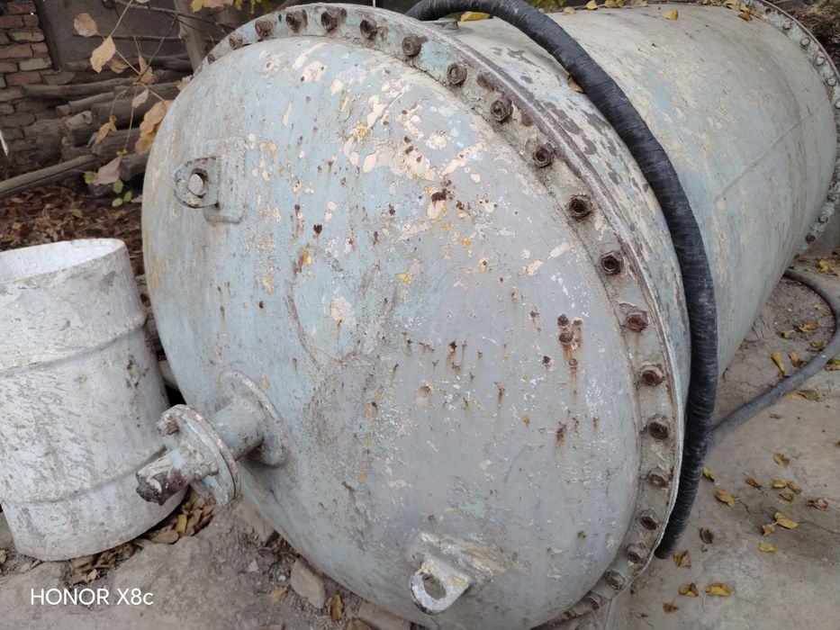 Temir bochka taxminan 3. 3.5 tonna