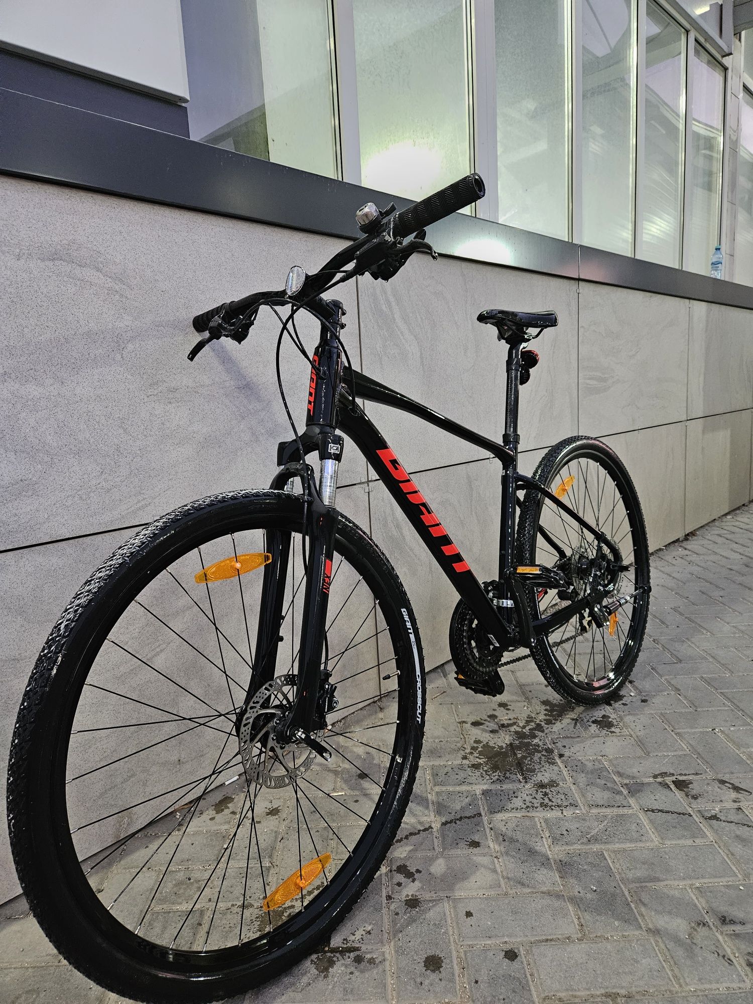 Vând bicicleta Giant Roam 2