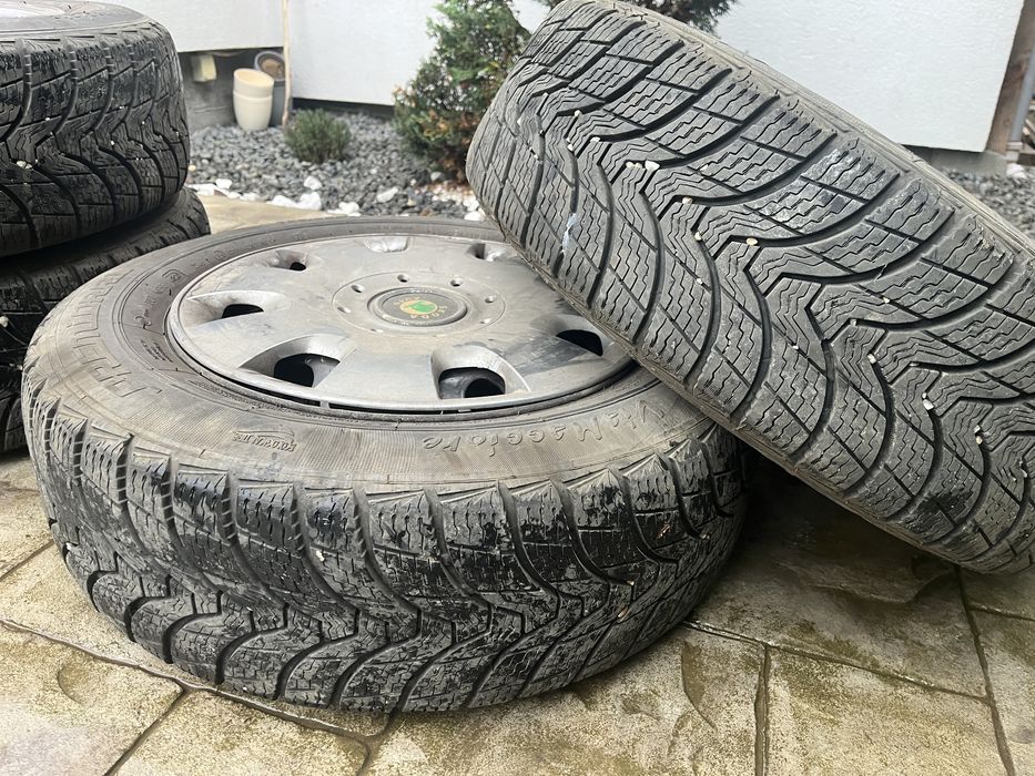 Anvelope de iarna M+S cu janta de tabla si capace skoda