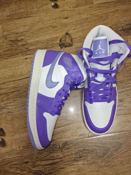 Adidasi WMNS Air Jordan 1 Mid