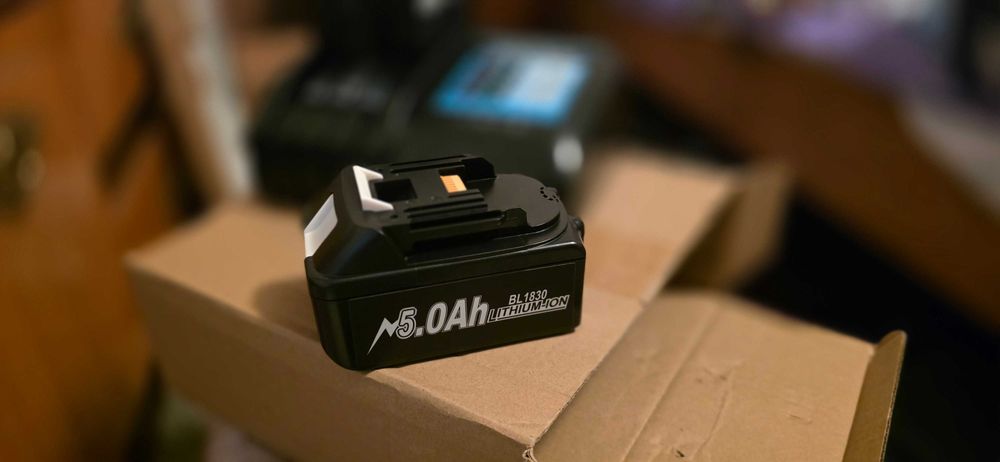 Зарядно устройство и батерии