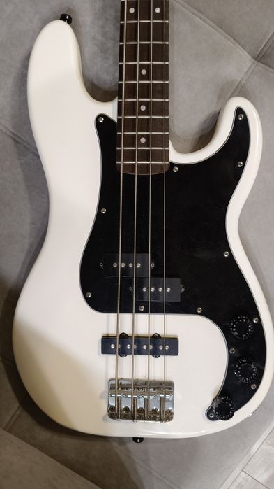 Бас гитара Squire