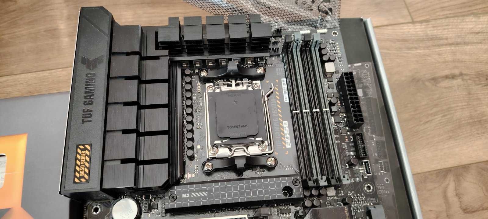 ASUS TUF Gaming B650M-PLUS + RYZEN 7 8700G 8-Core (5.1GHz) AM5