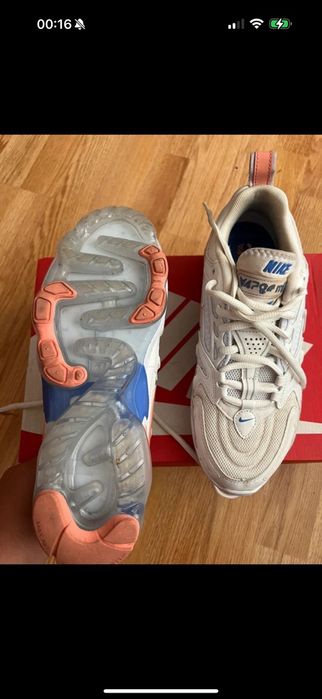 NIKE AIR Vapormax evo