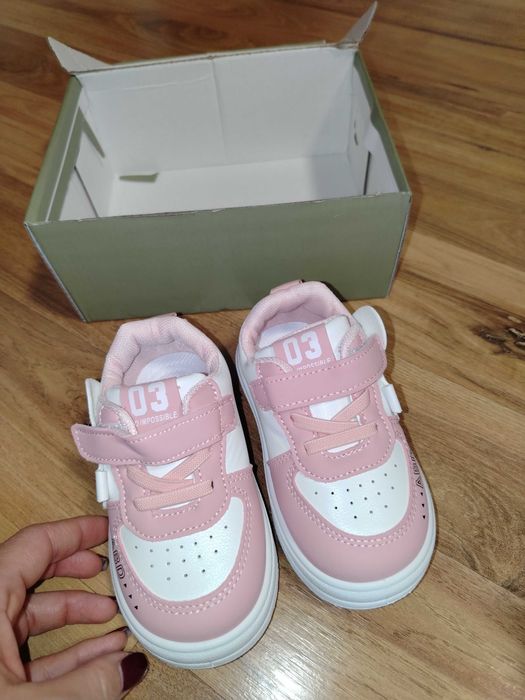 Чисто нови детски маратонки 14.5см стелка