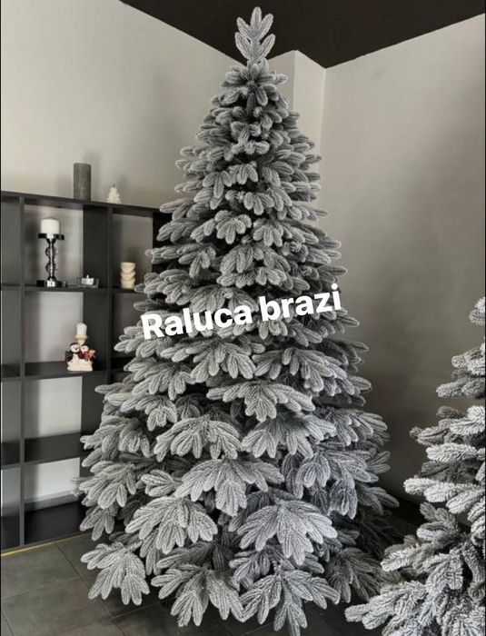 Vând brazi din silicon ,3D ,înălțimi de la 1,5 până la 2,5 m