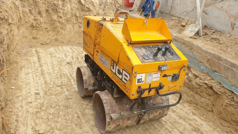 Inchiriez compactor placi compactoare cilindru picior de oaie