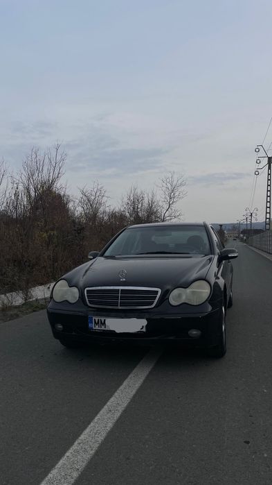 Vând Mercedes C-class