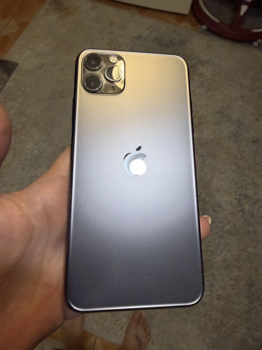 Продам айфон 11 про макс 256