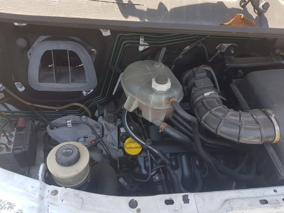 Dezmembrez Renault Master 2.2