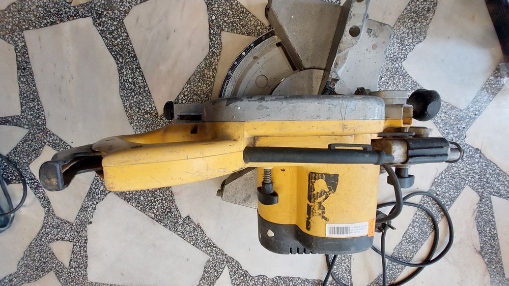 Ръчен Циркуляр DeWalt DW 700