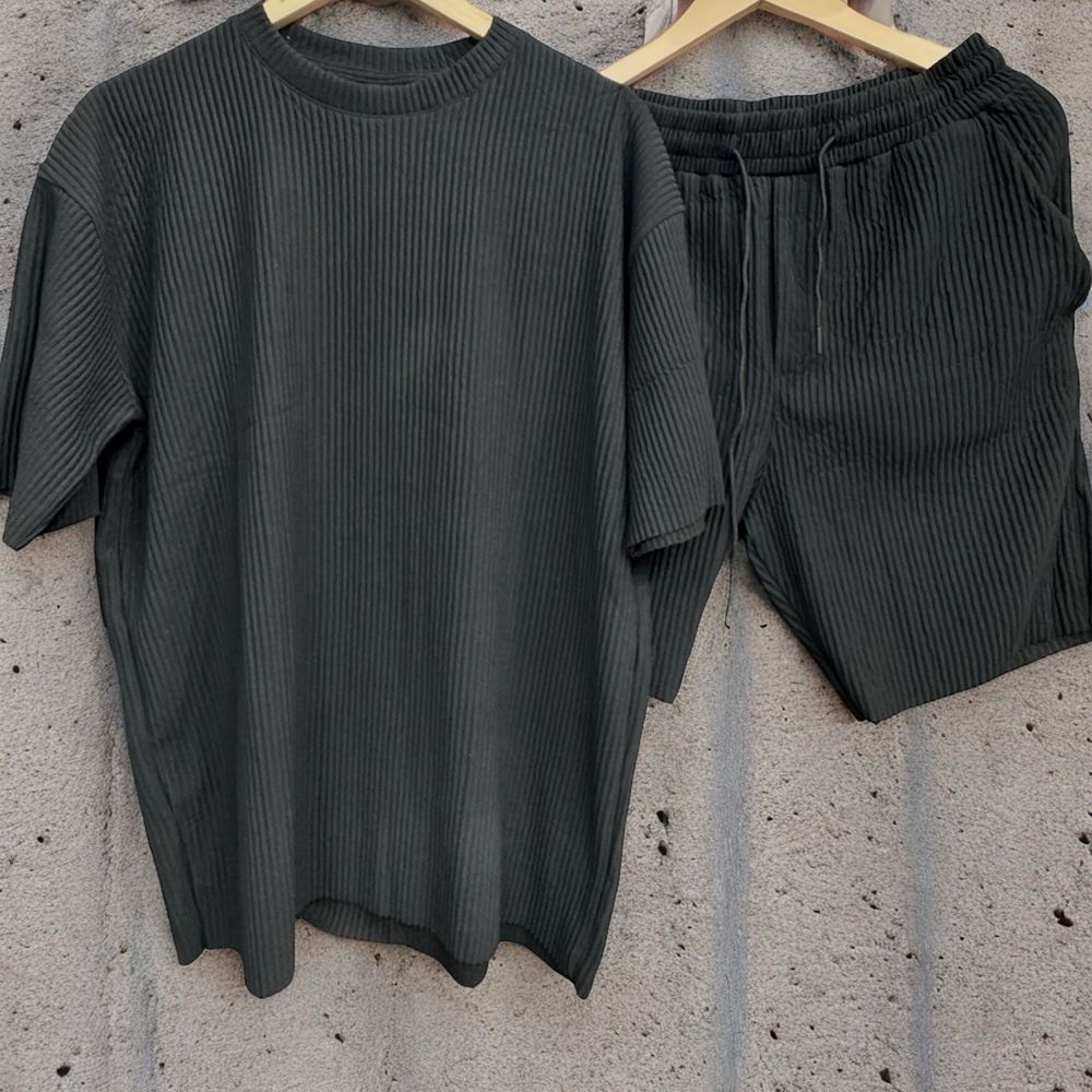 Compleuri premium! Tricou si pantaloni scurti!