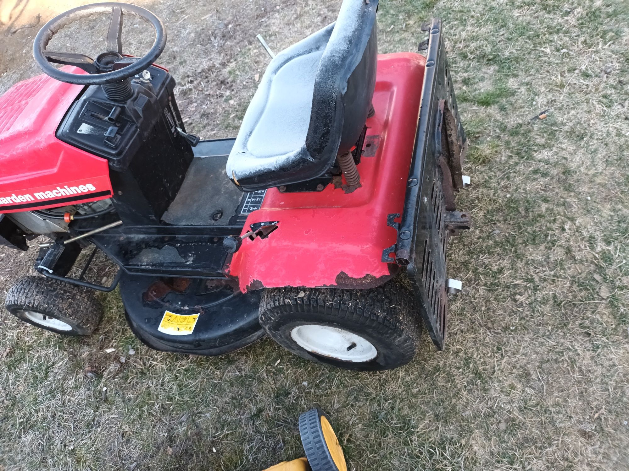 Tractoras de tuns gazon