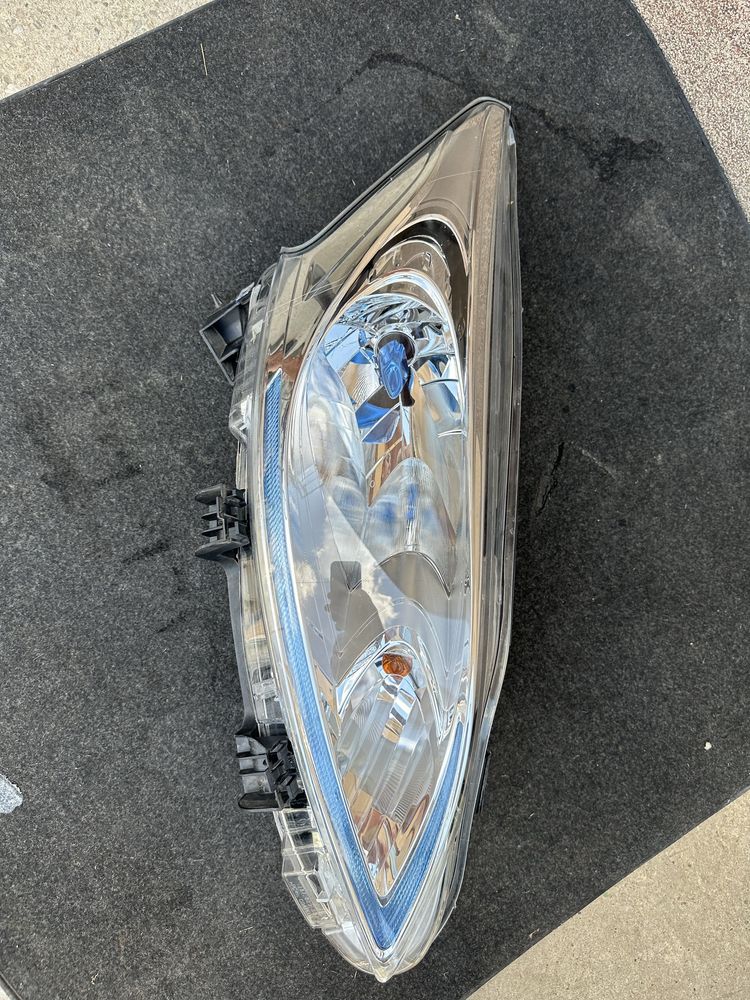 Far dreapta nissan e nv200.cod:1ee011334-02.