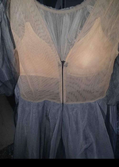 Vînd rochie, în stare foarte bună.Rochia este purtată doar câteva ore.