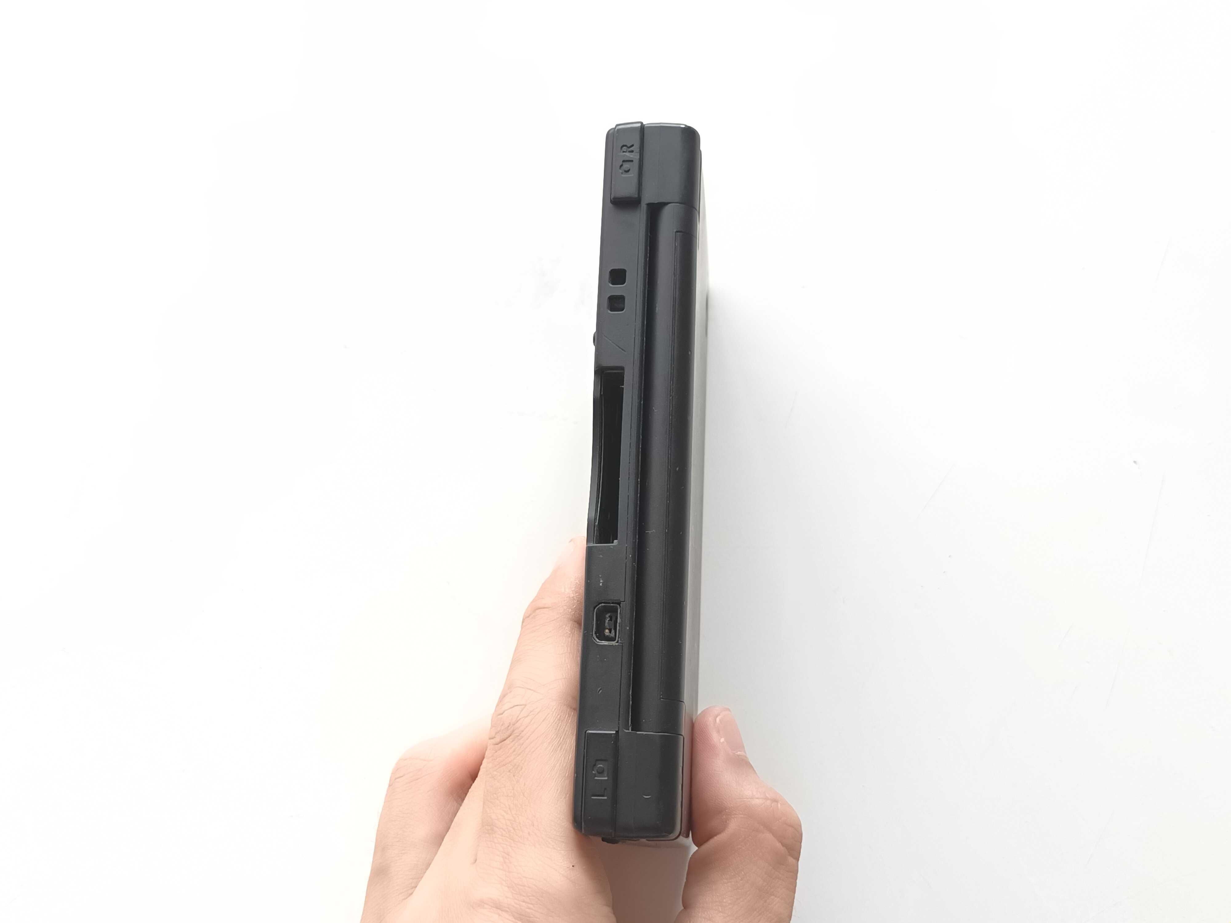 Конзола Nintendo DSi с качени много игри - Mario, Pokemon, Zelda