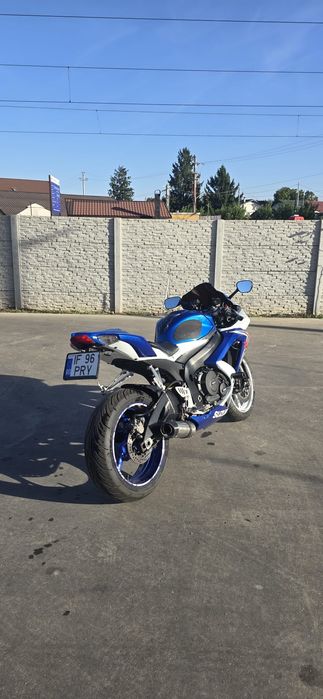 suzuki gsxr k8 750