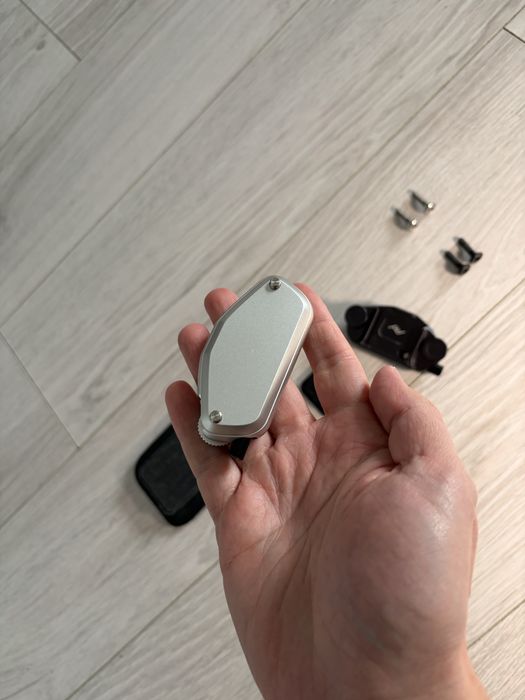 Peak Design Capture v3 cu Placuta cu Eliberare Rapida