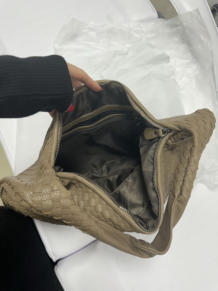 Bottega Veneta бежова чанта плетена кожена