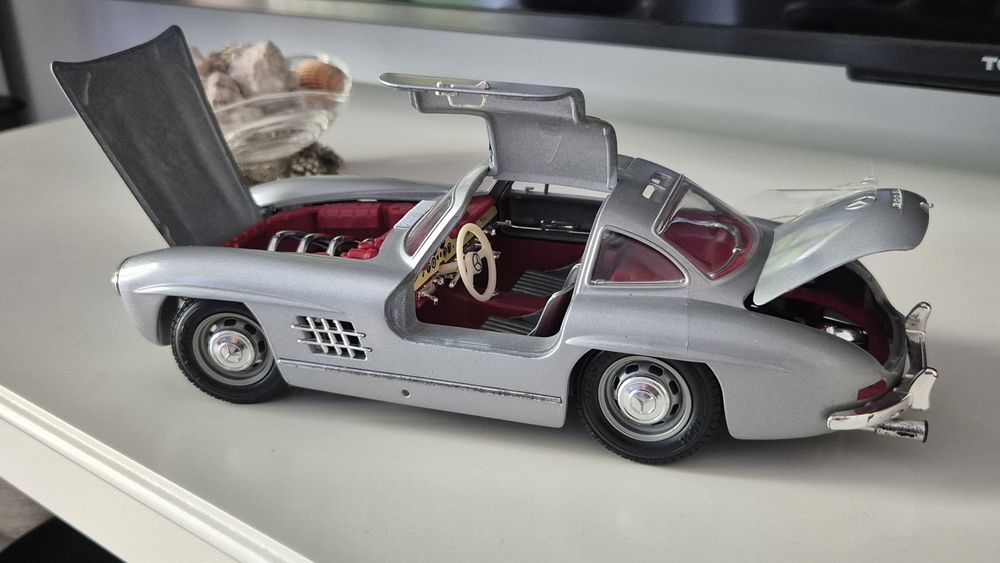 Mercedes 300 SL scala 1/18 Burago macheta auto fier