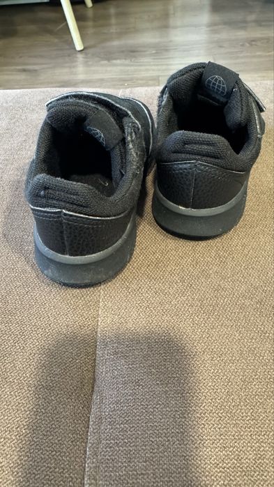 Маратонки Adidas - номер 27