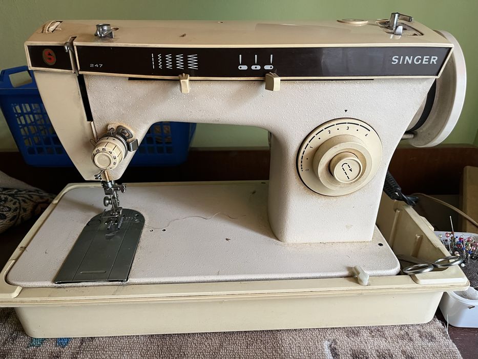 Masina de cusut Singer si Ileana
