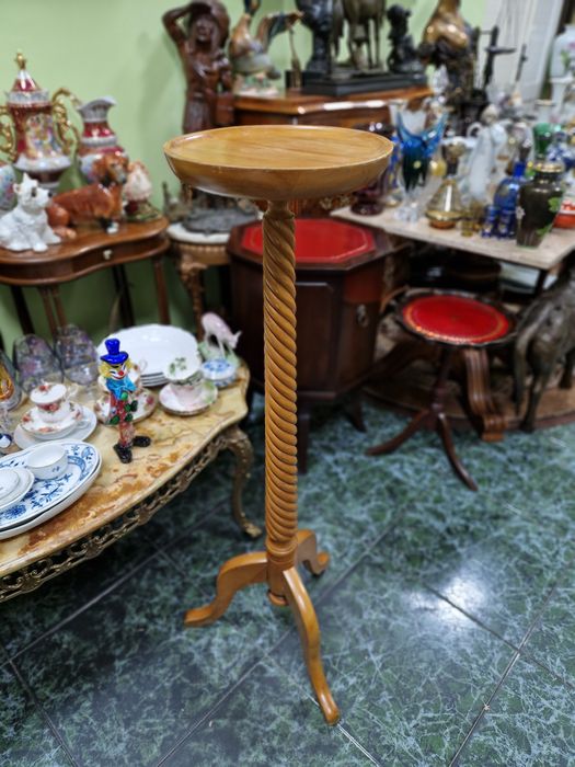 Прекрасна антикварна френска висока масичка