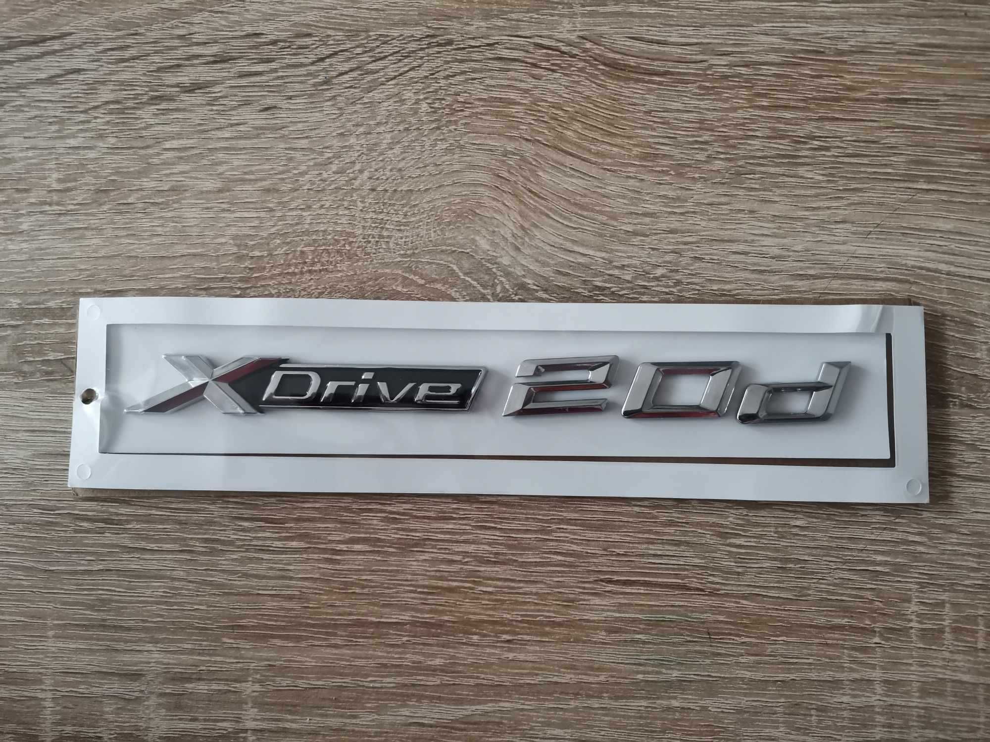 сребрист надпис BMW Xdrive 20d