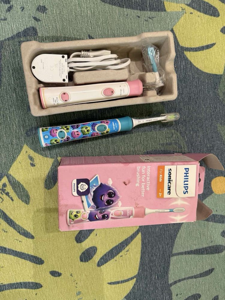 Две Електрическа  четки за зъби Philips sonicare+зарядно +нова глава