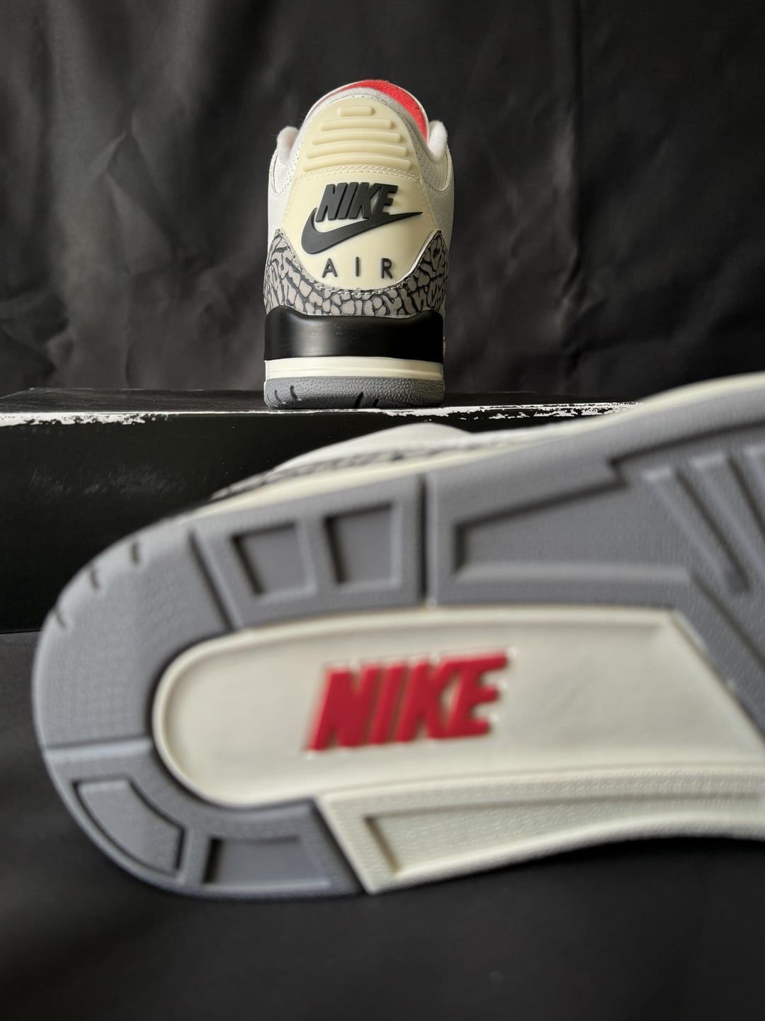 Jordan 3 mid White Cement