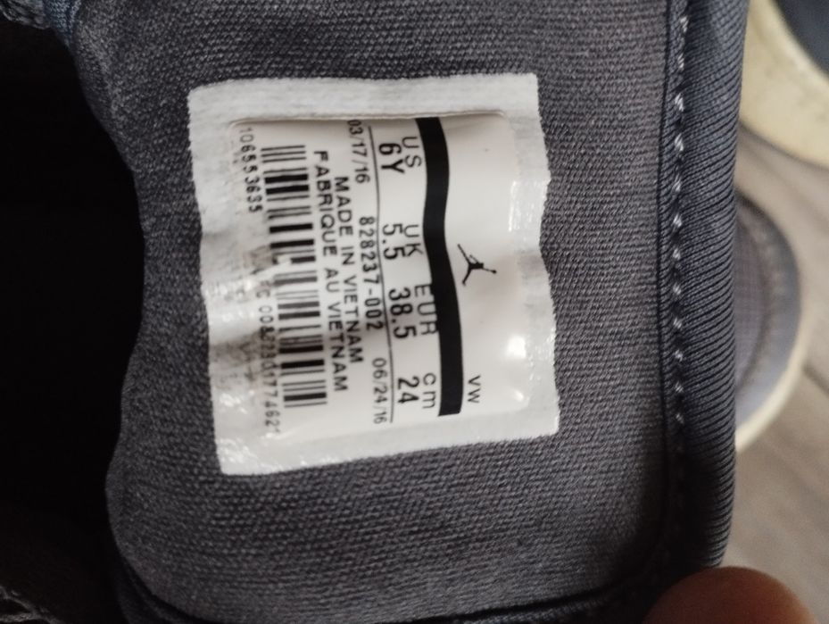 Vînd Jordan Nike originali.