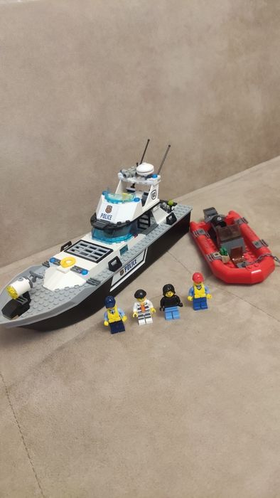 LEGO City 60129 - Полицейска патрулна моторница