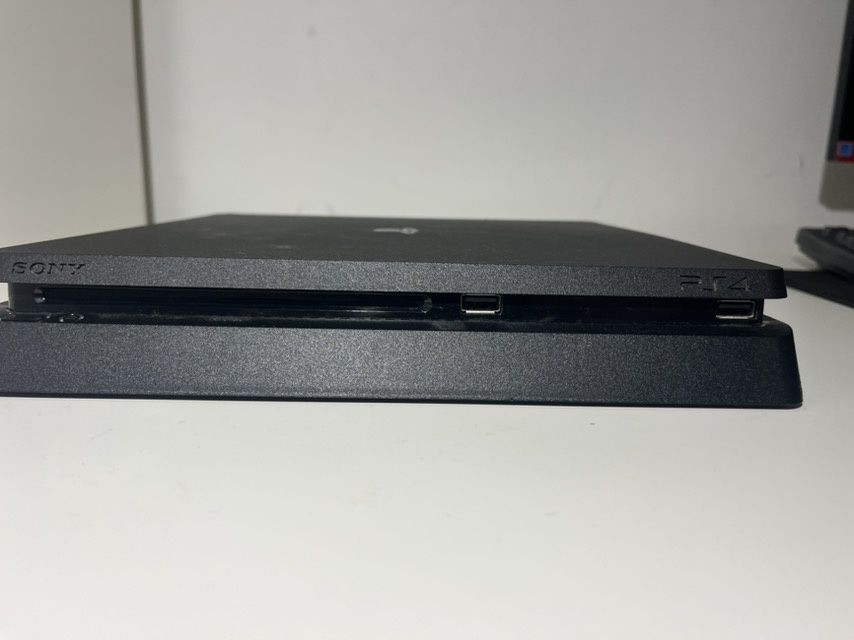 Playstation 4 slim