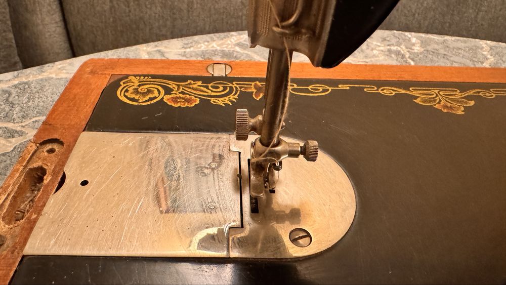 Ретро шевна машина Подольск 1М (ПМЗ им. Калинина) с оригинален капак