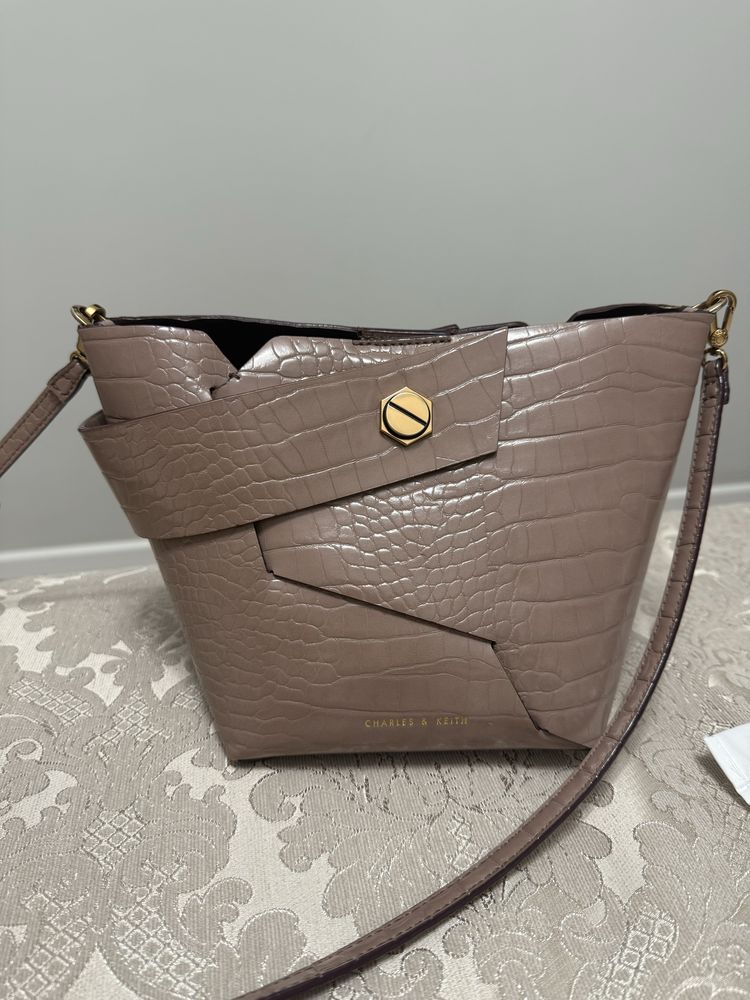 Charles and Keith сумка