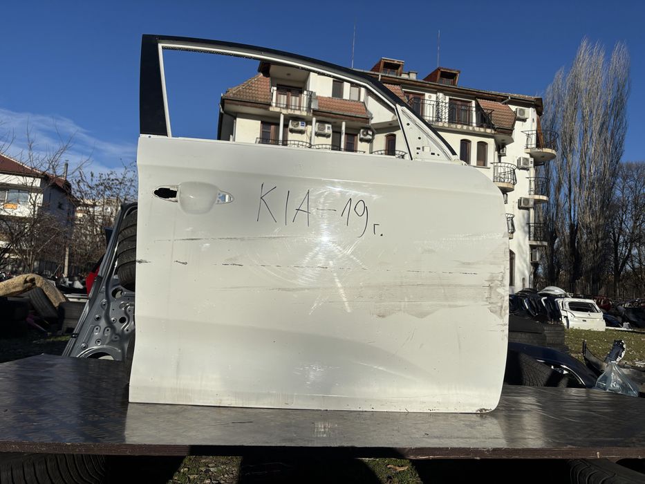 Врата Kia Carens